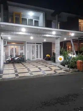 Rumah cantik Sudah Renov Lebar 8 di Summarecon Bekasi