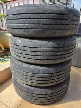 Dijual ban Bridgestone ukuran 185 65 R15 copotan Veloz.