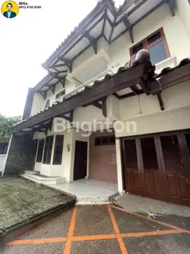 250. Dijual Rumah Mewah di Pondok Indah Jakarta Selatan – 4+1 Kamar