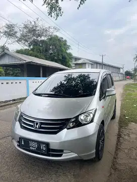 honda freed sd 2011 AT
