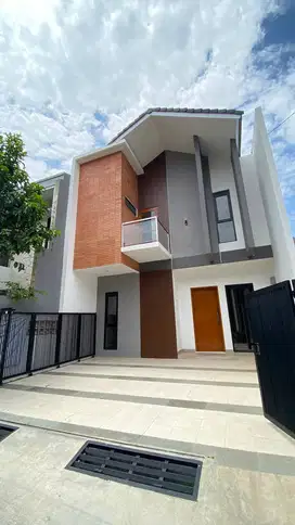 Rumah Baru Siap Huni  Bagus Tengah Kota Sayap BKR Regol Bandung SHM
