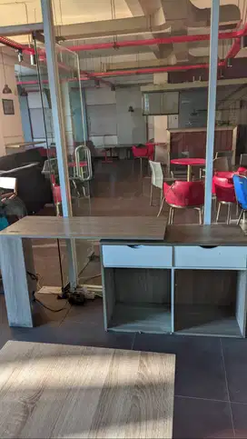 [JUAL] 2 SET MEJA KANTOR MERK INFORMA (Bonus kursi)