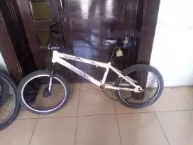 Sepeda BMX wimcycle
