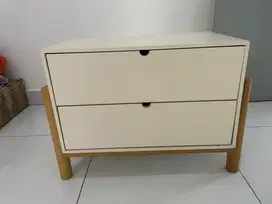 Meja nakas kecil