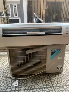 Jual ac daikin 1/2 pk masih ori semua
