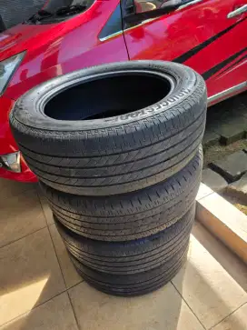 Dijual ban Bridgestone Turanza Ukuran 215 55 R17 copotan HRV.
