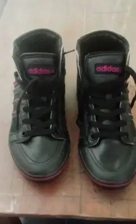 SEPATU SEKOLAH WANITA ADIDAS VIBETOUCH SZ 36⅔, INSOLE 25 RP199RB