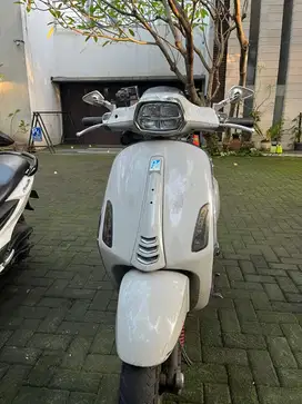 vespa sprint iget 2020 (cocok buat resell & pemakaian pribadi)