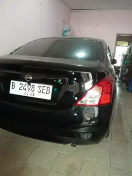 Mobil Nissan Almera 2012 Hitam