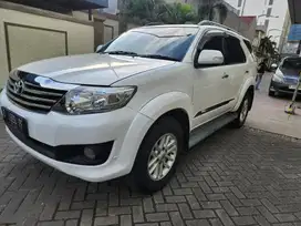 TOYOTA  FORTUNER.  G AT DIESEL. 12