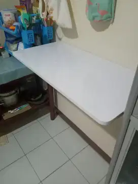 Meja dinding lipat