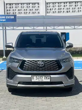 INNOVA ZENIX 2.0 V HYBRID MODELISTA AT 2023