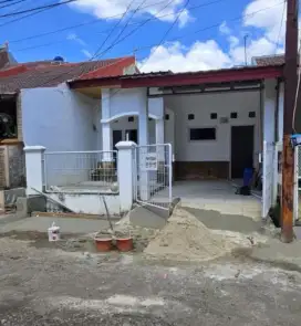 Disewakan rumah di perumahan Vila Nusa Indah 3