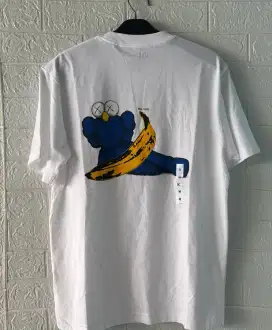 T-shirt UT Uniqlo Kaws size M