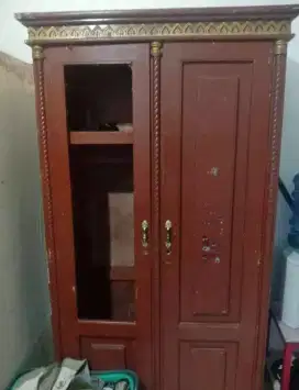 Lemari kayu bekas