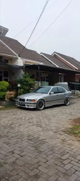 BMW 318i 1997 Bensin