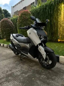 Xmax Connected LOW KM Istimewa Abu Silver 2023