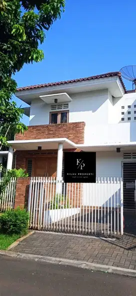 DIJUAL CEPAT   Rumah cantik kokoh bangunan baru  didalam cluster favor