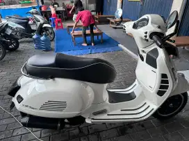 Di jual cepat motor vespa Gts Super limited