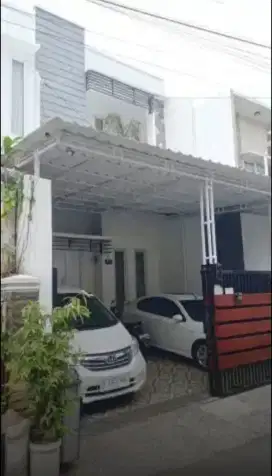 Rumah Elegan ada Kamar Kost di Pulomas
