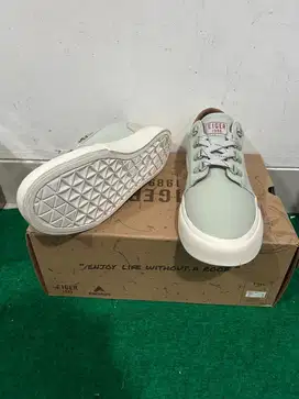 Sepatu eiger viena ukuran 41