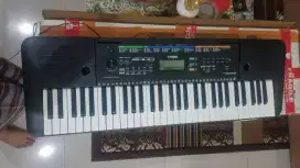 Dijual keyboard untuk pemula merk Yamaha PSR - E 253 kondisi bekas