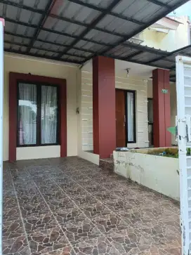 Disewakan Rumah Tinggal Nyaman dikomplek yang asri