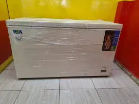 Jual barang-barang ex tempat makan (freezer, kulkas, showcase dll)