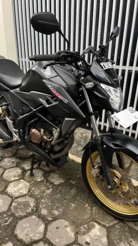Cb150r StreetFire Black Gold
