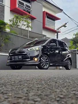 Toyota Sienta Q AT km 34 rb asli