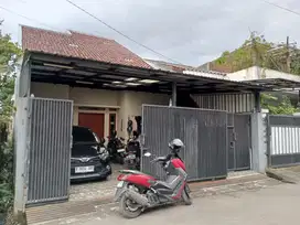 RUMAH SIAP HUNI CARPORT 3 MOBIL DI MARGAHAYU RAYA BANDUNG