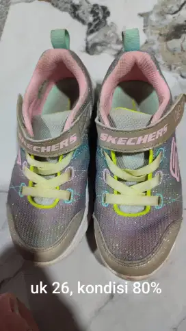 Sepatu sekolah anak kondisi masih sangat bagus dan layak