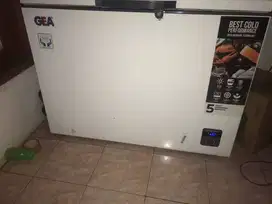 dijual freezer ukuran 3,5 merk Gea