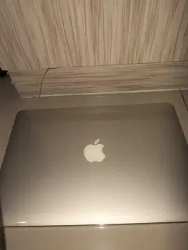 Di jual cepat Macbook air 2017 Ram 8 i5