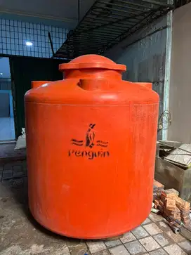 Tandon atau toren air bekas