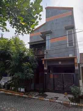 Rumah Siap Huni 2 lantai di Surya Regency Gedangan