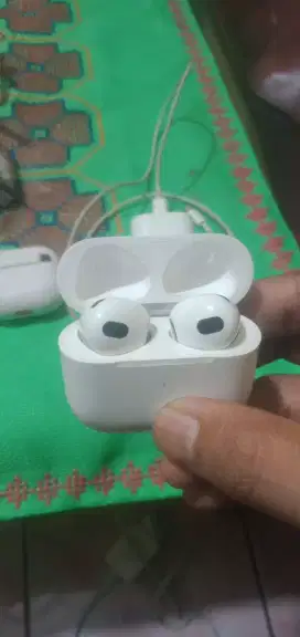 Jual cepat borongan airpods gen 3 original  dan charger iPhone ibox