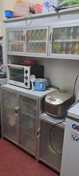 Dijual Rak Piring Aluminium Kaca – Bekas, Tapi Masih Sangat Bagus!