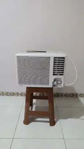 AC Portable Uchida 1/2 PK Dingin Hemat praktis