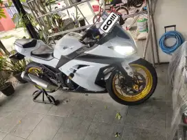 Dijual ninja 250 fi 2013 warna putih TT boleh