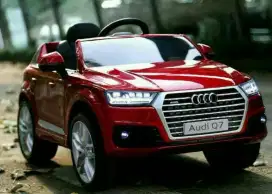 Mobil Aki Audi Q7
