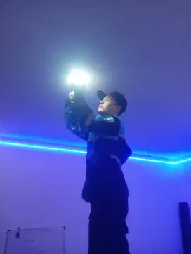 Tukang listrik instalasi pasang lampu