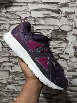 SEPATU RUNNING REEBOK