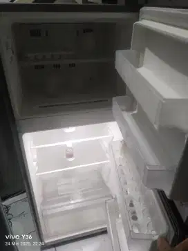 Di jual cepat kulkas 2 pintu merk LG smart inverter