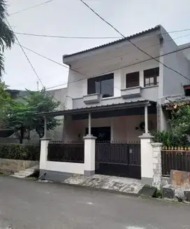 Rumah siap huni dekat akses tol di pondok kelapa jaktim