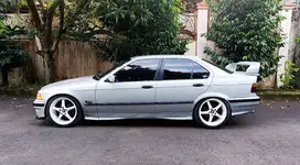 BMW 320i 1995 Bensin