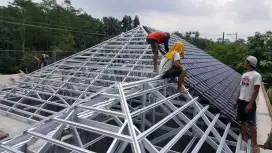 Pasang baja ringan tukang perbaikan atap renovasi pasang plafon PVC
