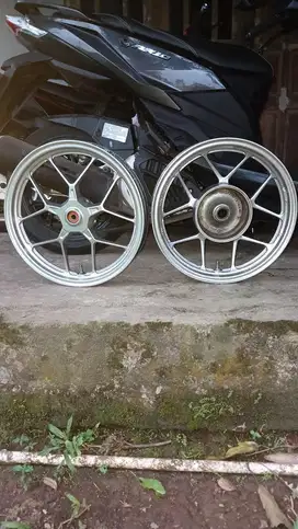 Dijual Velg Vario 125 2016 Led Old Original Silver