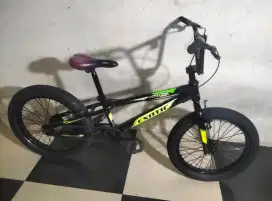 Sepeda BMX ukuran 20 ban jumbo