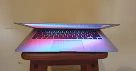 MacBook Air Core i5 SSD 128GB Mulus Baterai 5jam Nominus Harga Pass